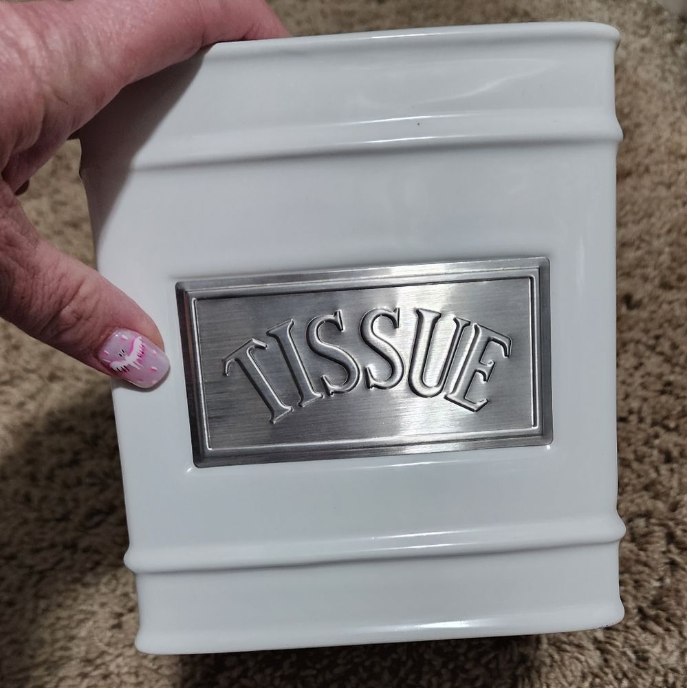 Linens and Things Tissue Holder